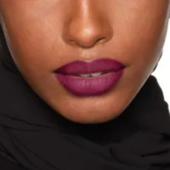 Charlotte Tilbury Hot Lips Hells Bells Lipstick - Picture 7 of 10